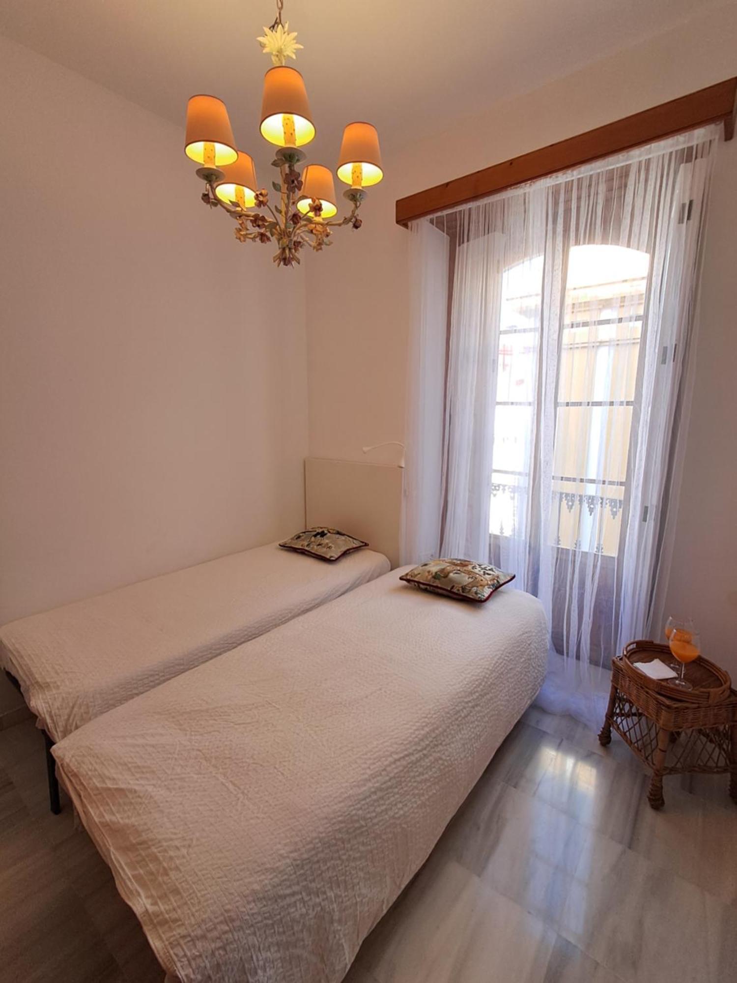 Apartamentos Almirante Hoyos Seville Luaran gambar