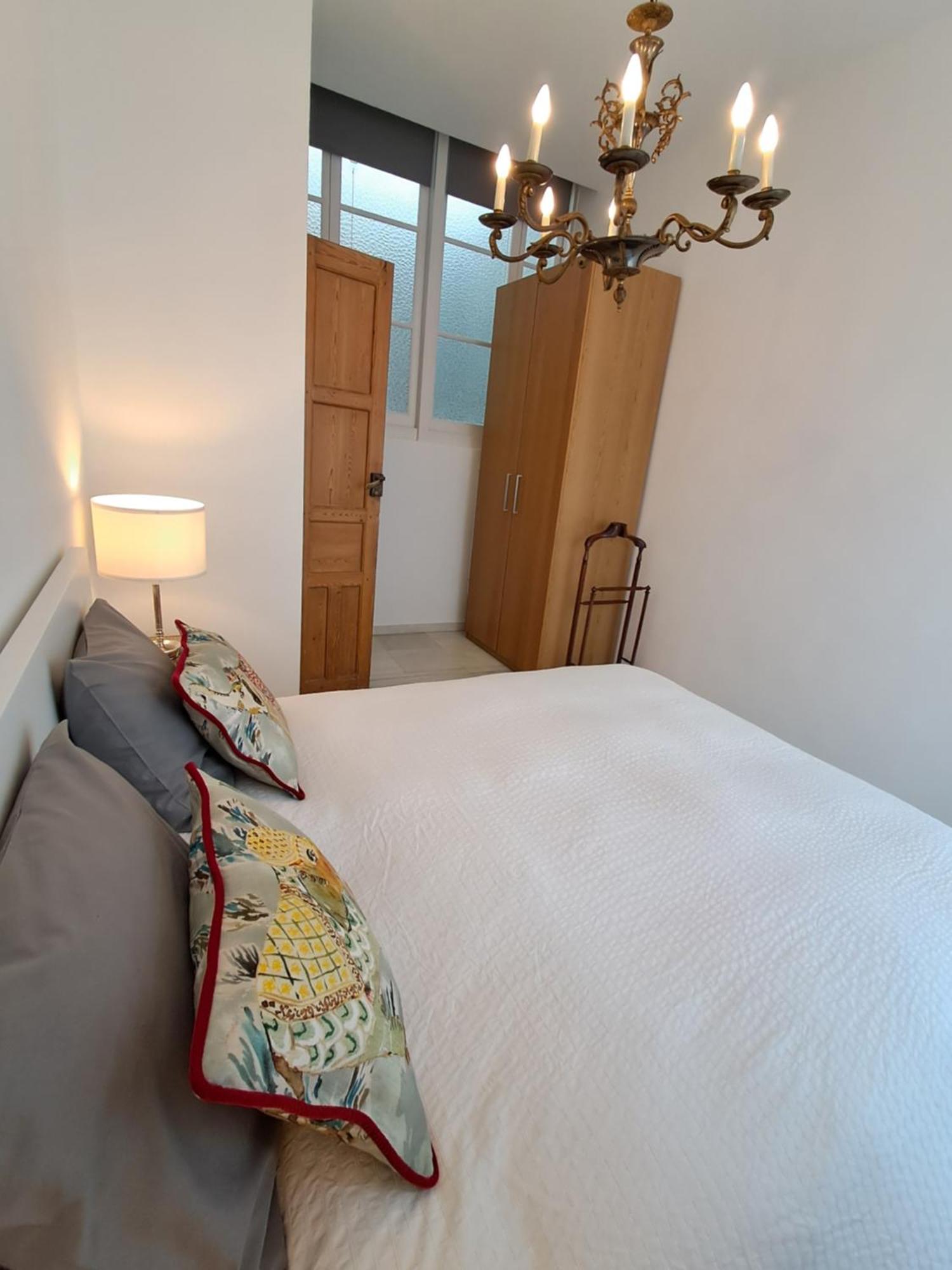 Apartamentos Almirante Hoyos Seville Luaran gambar
