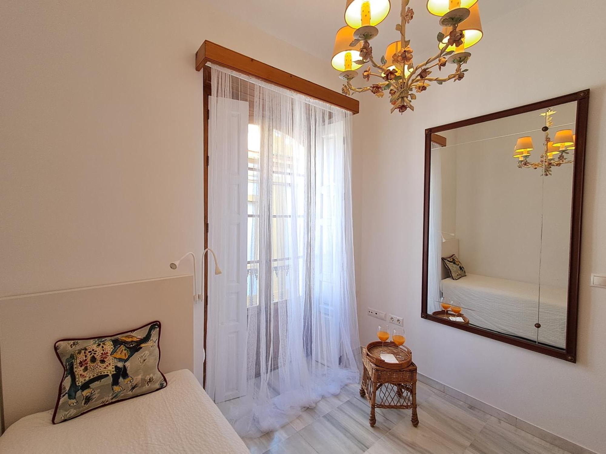 Apartamentos Almirante Hoyos Seville Luaran gambar